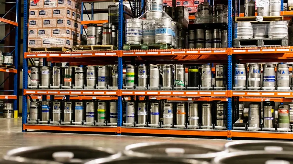 Carton flow keg storage solution